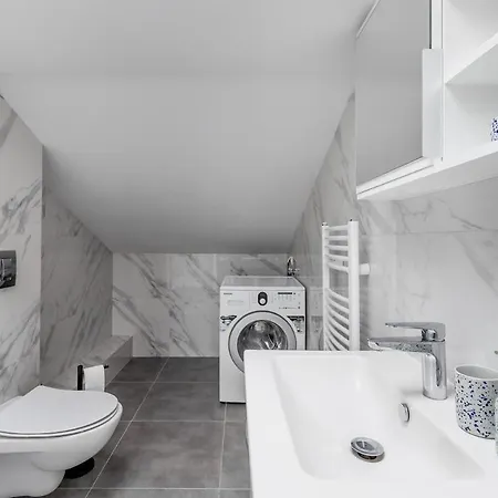 Close Apartman Varsó